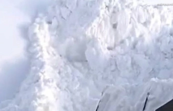 Malatya'da 1 buçuk metre karla mücadele kameralara yansıdı