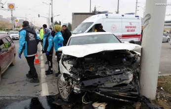 Çarpışan araçlarda 2 kişi yaralandı