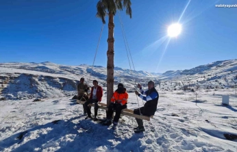 Bin 600 rakımda dondurucu soğuklara aldırış etmediler