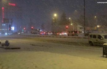 Malatya'da kar yağışı ulaşımda aksamalara yol açtı