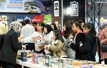 Kitap fuarına 7'den 70'e yoğun katılım