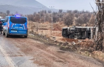 Malatya'da kontrolden çıkan kamyon devrildi: 1 yaralı