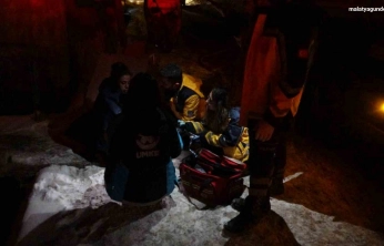 Malatya'da müstakil evde yangın: Mahsur kalan kadın kurtarıldı