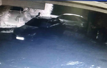 Malatya'da oto hırsızlığı girişimi kameraya yansıdı