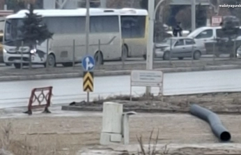 Otobüs ile otomobil çarpıştı: 2 yaralı