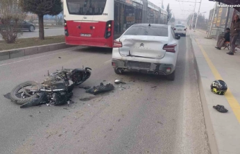 Malatya'da otomobille çarpışan motosikletli yaralandı