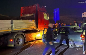 Malatya'da tır otomobille çarpıştı: 2 yaralı