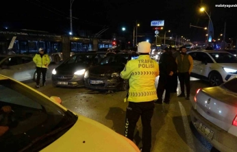 Zincirleme kazada 2 kişi yaralandı