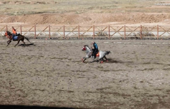 Malatya'nın Yazıhan ilçesinde ata sporu atlı cirit yaşatılıyor