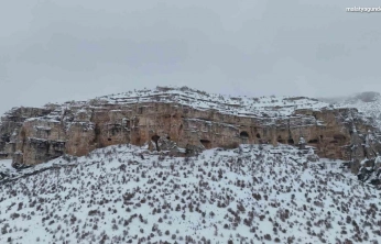 Milyonlarca yıllık vadi beyaza büründü