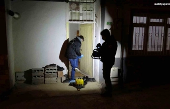 Sofra bezi silkelerken düşerek yaralanan ve kalbi duran kadın hayata döndürüldü