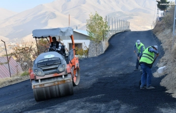 Yeşilyurt Belediyesi, Banazı'nın yollarını yeniliyor
