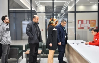 Yeşilyurt Belediyesi personelinden Kızılay'a anlamlı destek