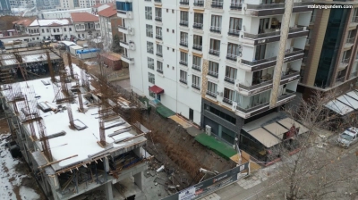 İstinat duvarı çöken bina havadan görüntülendi