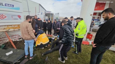 Kontrolden çıkan hafif ticari araç akaryakıt istasyonuna daldı 2 kişi yaralandı