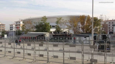 116 sanıklı organize suç örgütü davası spor salonunda görülmeye başladı