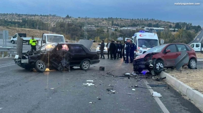 İki aracın çarpıştı kazada 3 kişi yaralandı