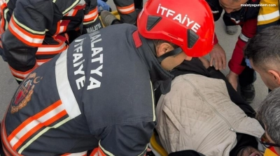 Kamyonet ile kamyon çarpıştı: 1 yaralı