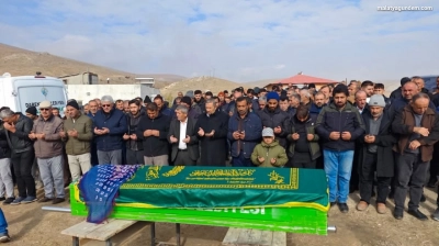 Kayıp olarak aranırken ölü bulunan kadın defnedildi