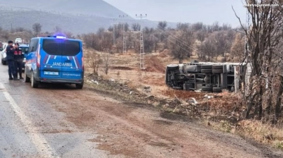 Malatya'da kontrolden çıkan kamyon devrildi: 1 yaralı