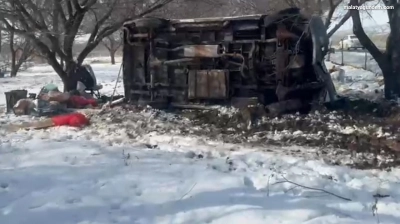 Kontrolden çıkan minibüs kayısı bahçesine uçtu