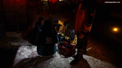 Müstakil evde çıkan yangında mahsur kalan kadın kurtarıldı