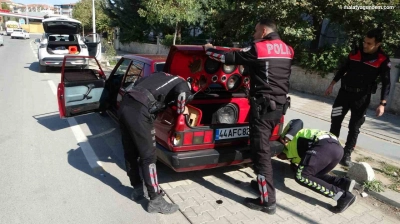 Polisin 'dur' ihtarına uymayan araçta uyuşturucu ele geçirildi