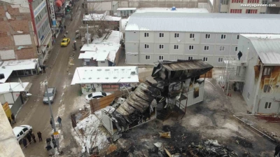 Şantiyede çıkan yangının hasarı gündüz görüntülendi