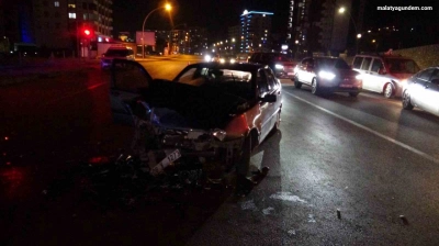 Malatya'da tır ile otomobil çarpıştı: 3 yaralı