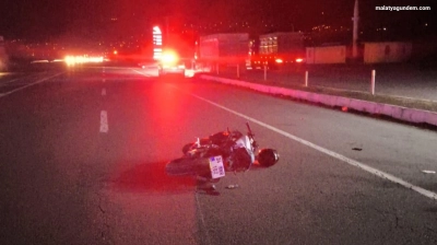 Yayaya çarpan motosikletin sürücüsü hayatını kaybetti