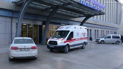 Tabancayla deneme atışı yaparken kazara kendini vurdu