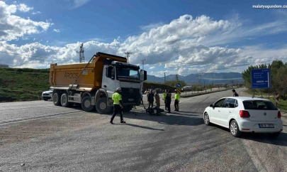 Malatya'da motosikletle kamyon çarpıştı: 1 yaralı