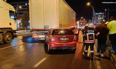Otomobil ile tır çarpıştı: 3 yaralı