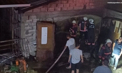 Ahır yangını paniğe neden oldu