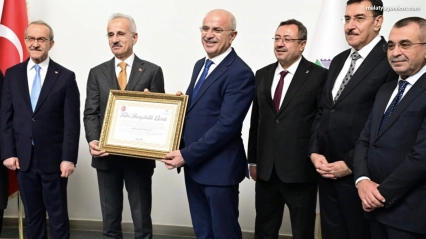 Başkan Er'den Bakan Uraloğlu'na 'Fahri Hemşehrilik Beratı'