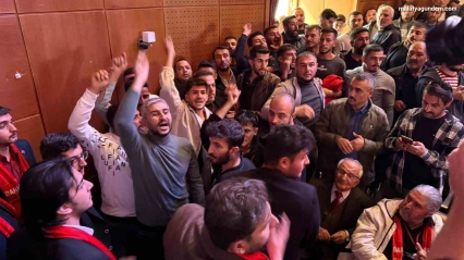 CHP İl Kongresi'nde yumruklar havada uçuştu