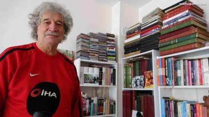 Depremde herkes eşya çıkartırken o, 40 çuvala sığdırdığı hatıralarını kurtardı