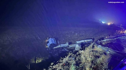 Şarampole devrilen çekicinin sürücüsü hayatını kaybetti