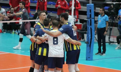 Bakan Bak, Malatya'da Şampiyonlar Kupası maçını izledi