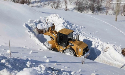 Battalgazi Belediyesi kırsalda kapalı yolları açtı