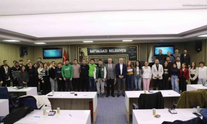 Battalgazi'de gençlik çalışmaları öğrencilerle istişare edildi