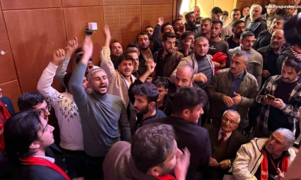 CHP İl Kongresi'nde yumruklar havada uçuştu