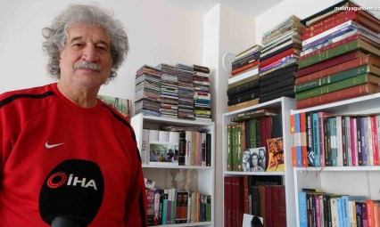 Depremde herkes eşya çıkartırken o, 40 çuvala sığdırdığı hatıralarını kurtardı