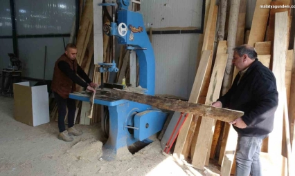 Depremin ayırdığı Cömert ailesi hayata tutunmaya çalışıyor