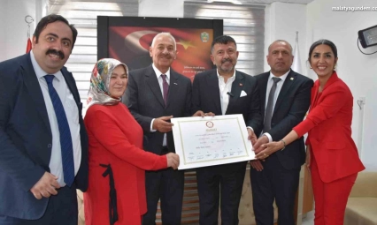 Doğanşehir Belediyesi'nde devir teslim töreni