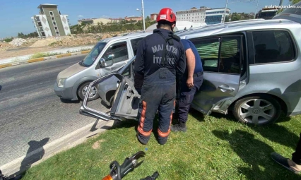 Malatya'da kavşakta üç araç çarpıştı: 4 yaralı