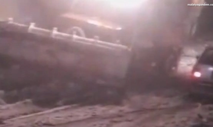 Malatya'da yoğun kar yağışı etkili oldu, çok sayıda araç yolda kaldı