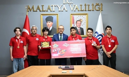 Malatyalı genç yetenekler başarılarını Vali Yavuz'la paylaştı