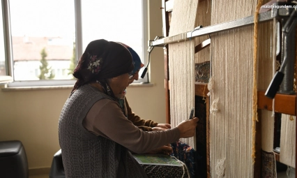 Yeşilyurt'ta geleneksel halı dokumacılığı yaşatılıyor