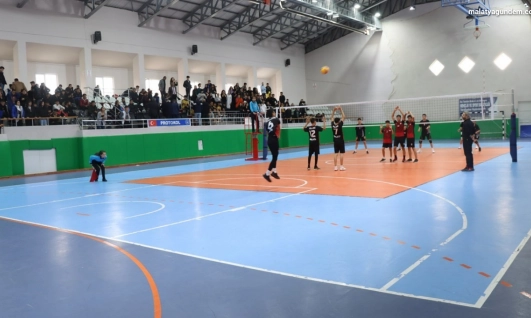 Malatya'da okullar arasında düzenlenen voleybol şampiyonası tamamlandı